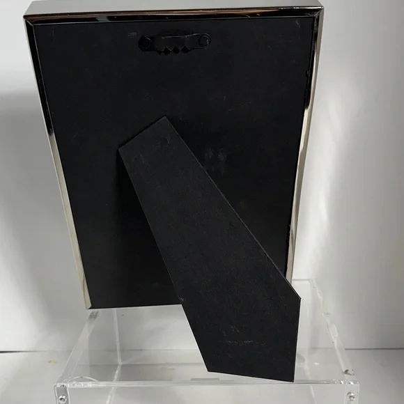 Pottery Barn Lynbrook Plaid 4”x6” Picture Frame - Picture 4 of 9